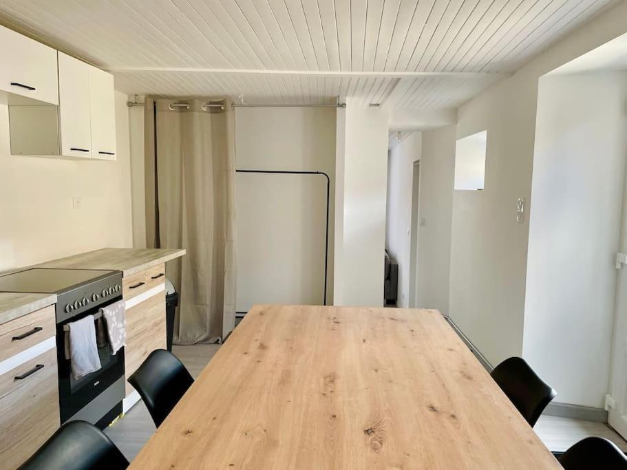 Agreable Maison De Village Avec Balcon Roiffieux 외부 사진